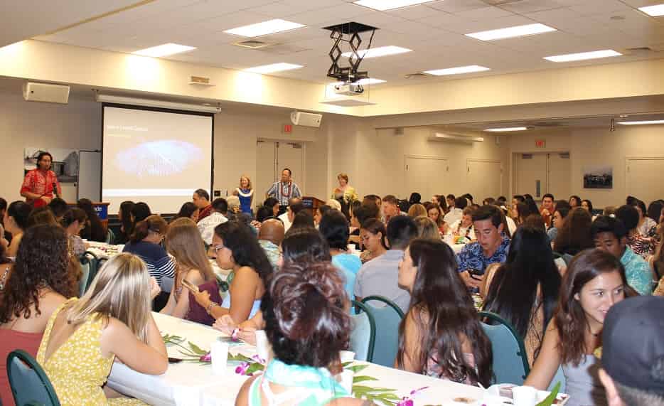 Students and families at scholars welcome dinner