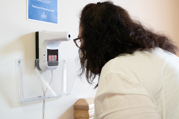 Contactless temperature station