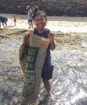 Nicole Yamase '14 being a part of a beach clean up