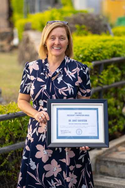 Dr. Janet Davidson with her certificate for the inaugural President's Innovation Award