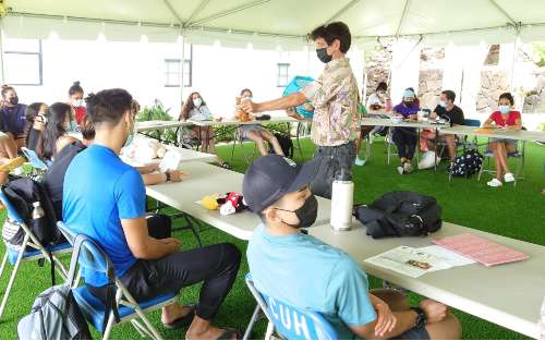Kumu Kahi Renauld teaching olelo as part of the Marianist and the Arts program