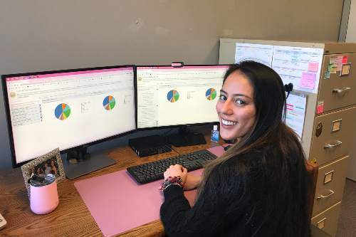 Zoey Kaneakua '22 at her computer