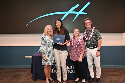 Chaminade President Dr. Lynn Babington, left, and Christine and Glenn Hogan congratulate Faith Chang for her 2023 Hogan Entrepreneurial Program’s Aloha Spirt Award.