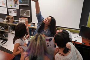 Katherine Liu ’26, Farrah Dinh ’25, Jazlynne Williamson ’25, Soraya Ortiz ’25 and Dr. Junghwa Suh take a selfie before submitting their final design concept to the Iceland Beer Spa International Architecture Competition.