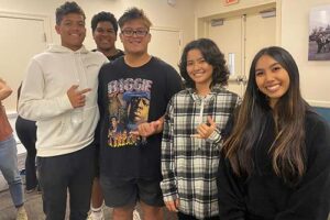 Saint Louis and Kapaa High School students mingled during the Early College Summit.