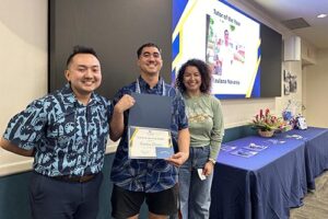 Pono Riddle and Ariz Sánchez honored Tutor of the Year Kaulana Navares.
