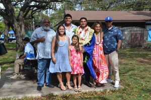 Ryan Chang poses with family members, including his grandfather, siblings and mom and dad, Shanmarie and Paul Alferez, far right.